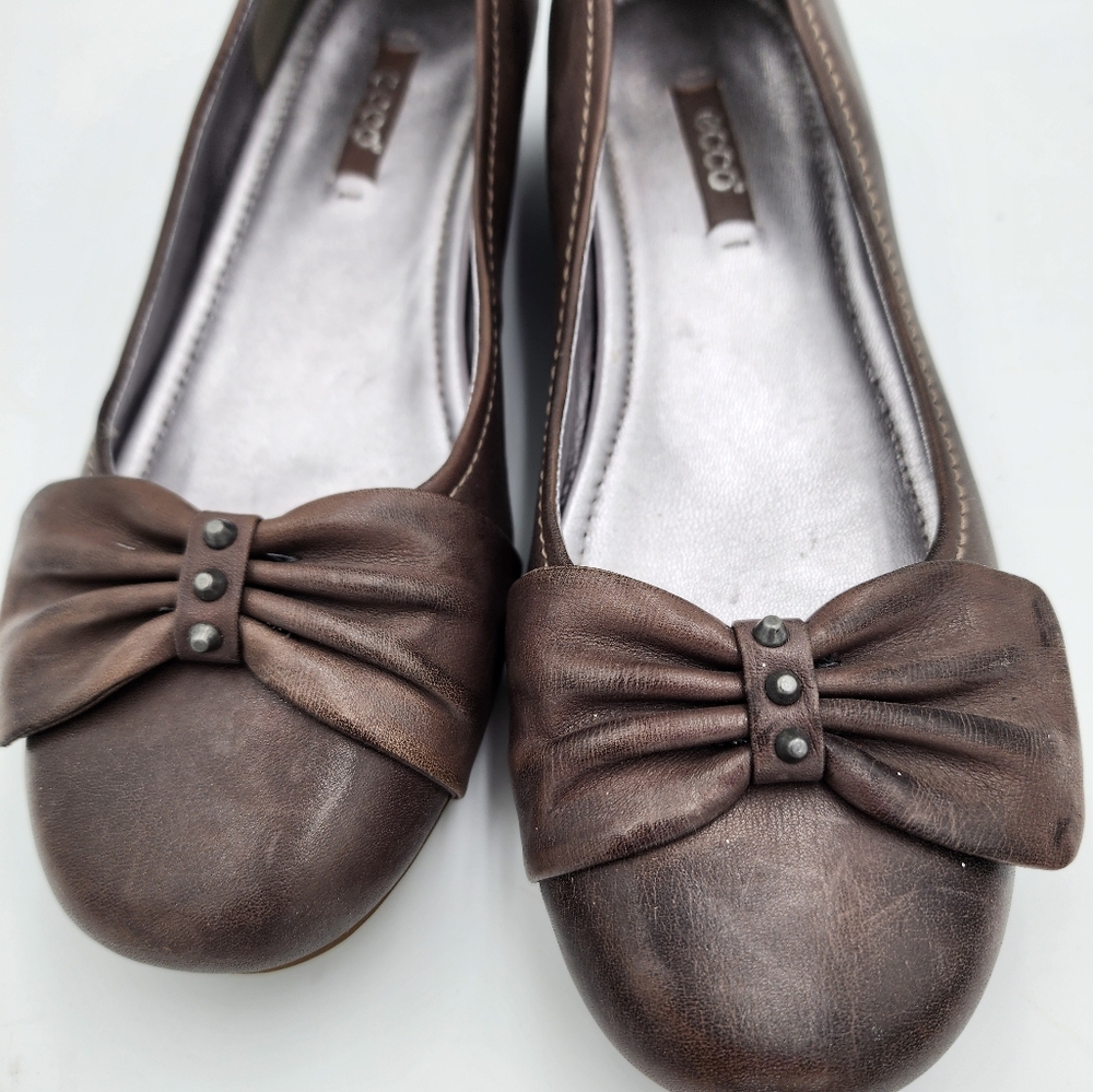 Ecco Bowtie Beige Tan Flats 7.5 M 38 Womens